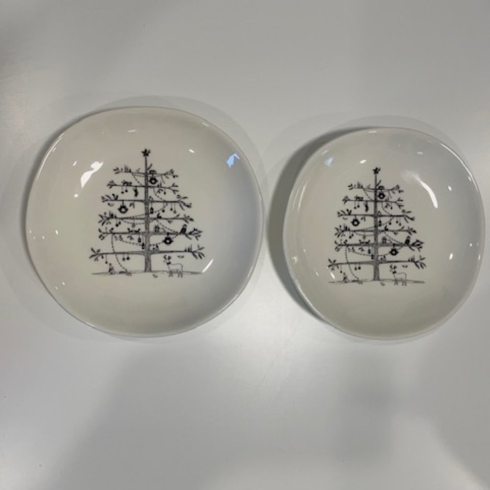 Set of 2 Cute Small Plates with Christmas design ~ NEW